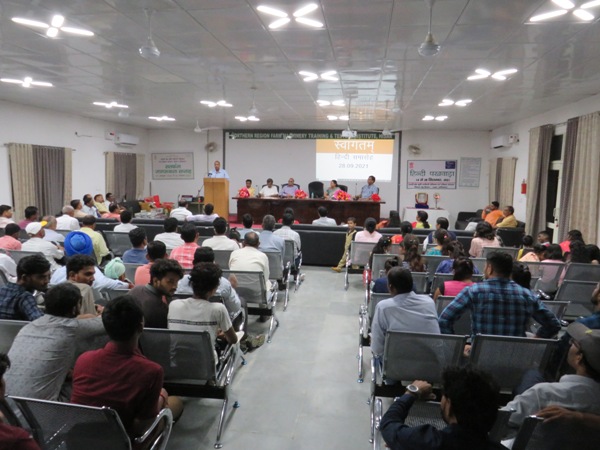 ./writereaddata/CImages/Dr. Mukesh Jain, Director addressing the gathering.JPG